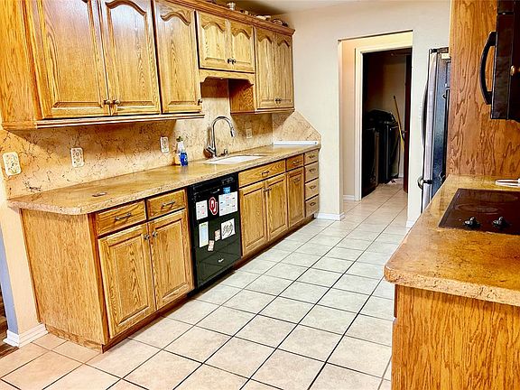 5th image of 302 Sondra Dr