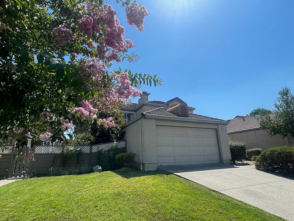 545 Glasgow Cir