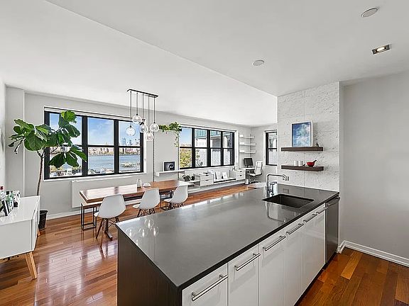 4th image of 58 Metropolitan Ave APT 4C