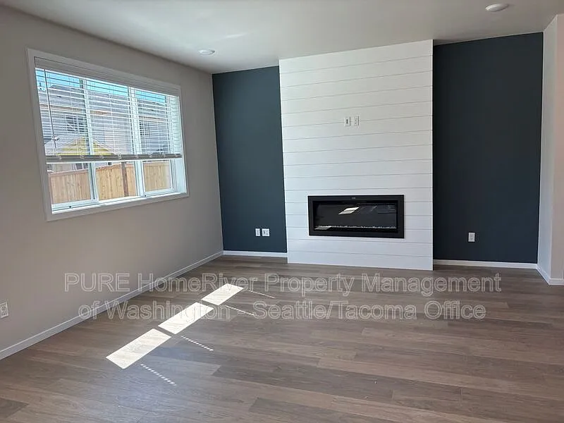 4 bed, 2.5 bath, 1966 sqft, $3,150 — Photo 2