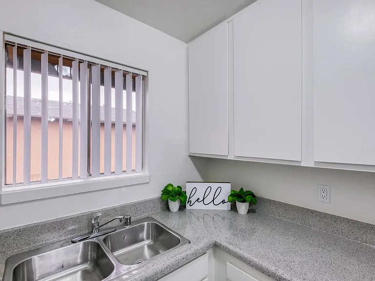 Riverstone Apartments — Photo 9