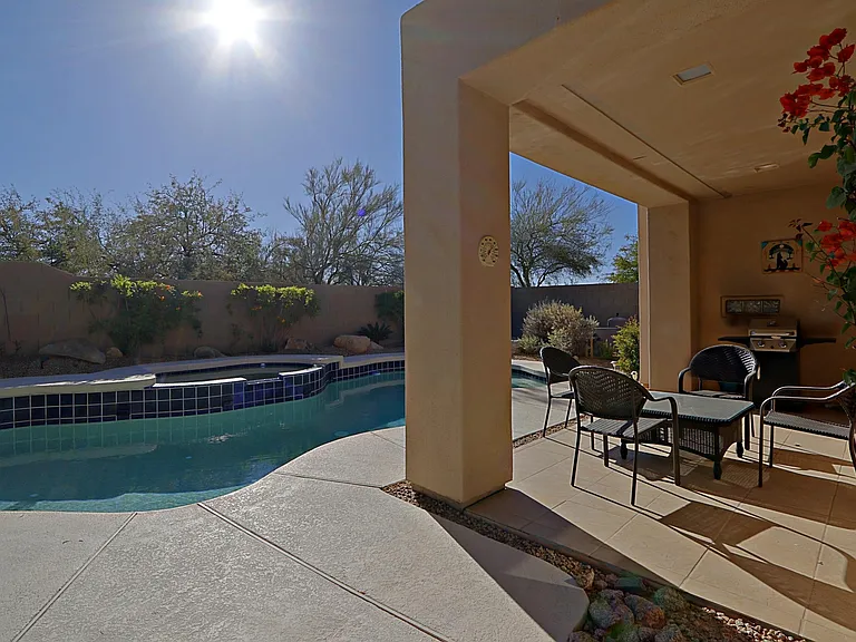 6803 E Eagle Feather Rd — Photo 30