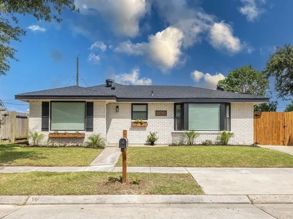 2305 Veronica Dr, Chalmette, LA 70043