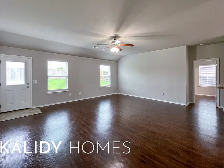 2901 Cider Mill Ln — Photo 4