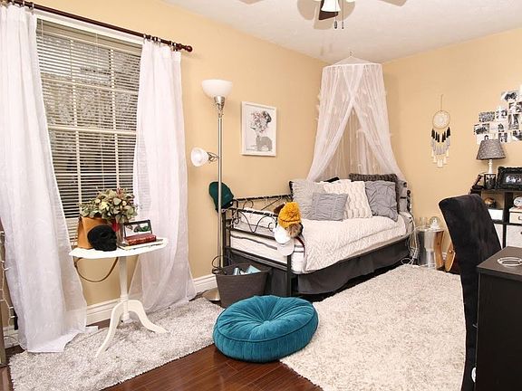 5th image of 100 Aaron Pl APT 4