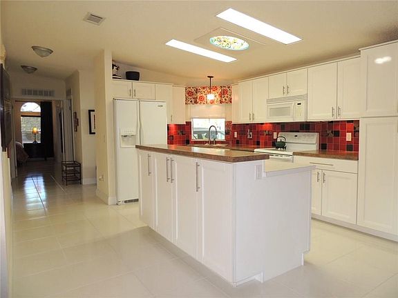 4th image of 3331 Ironwood Ave
