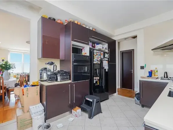 135 Oceana Drive East image 10 of 18