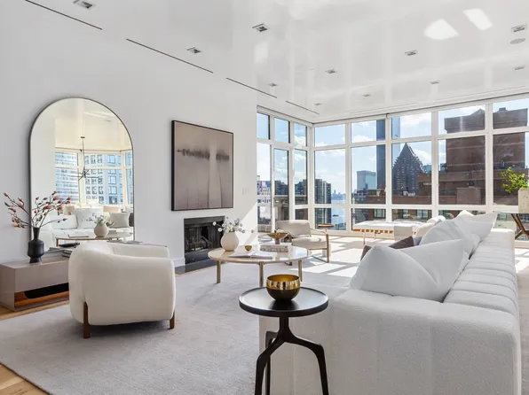 300 East 55th Street image 1 of 16