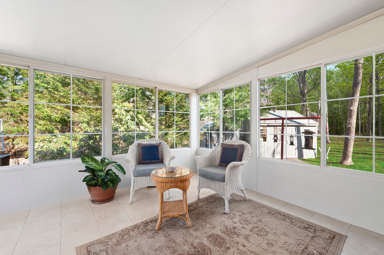  Relaxing Sunroom