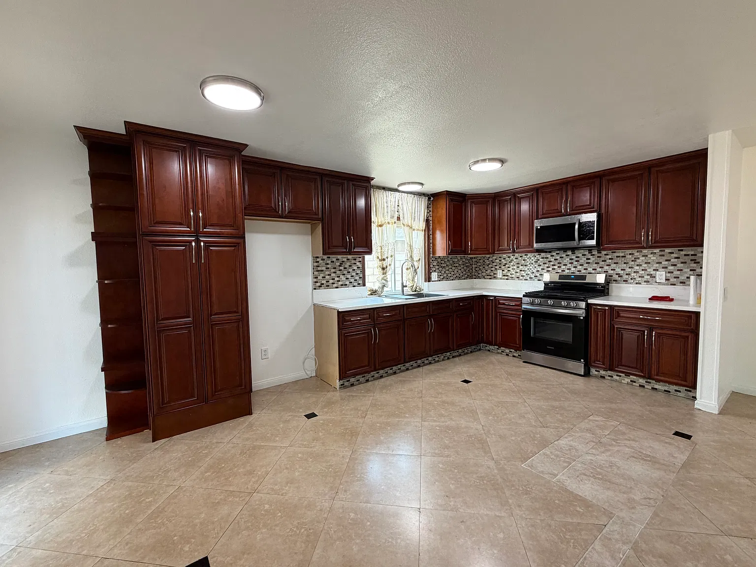 4 bed, 1308 sqft, $1,000 — Photo 2