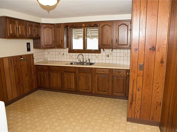5th image of 34 Nandale Dr