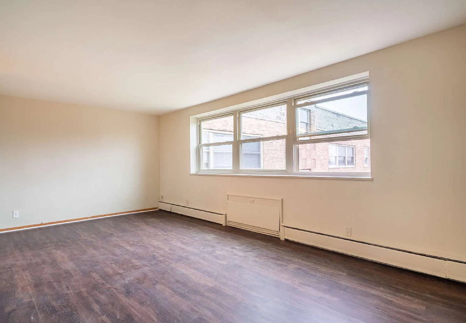 2 bed, 1.0 bath, 725 sqft, $1,250 — Photo 2