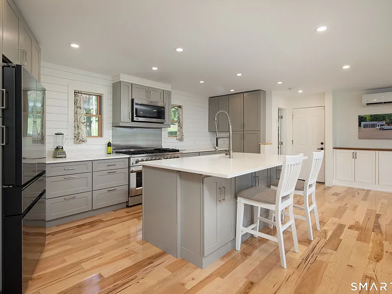 9 Woodcrest Ln — Photo 4