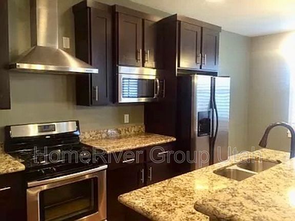 5th image of 837 E Olivia Ct