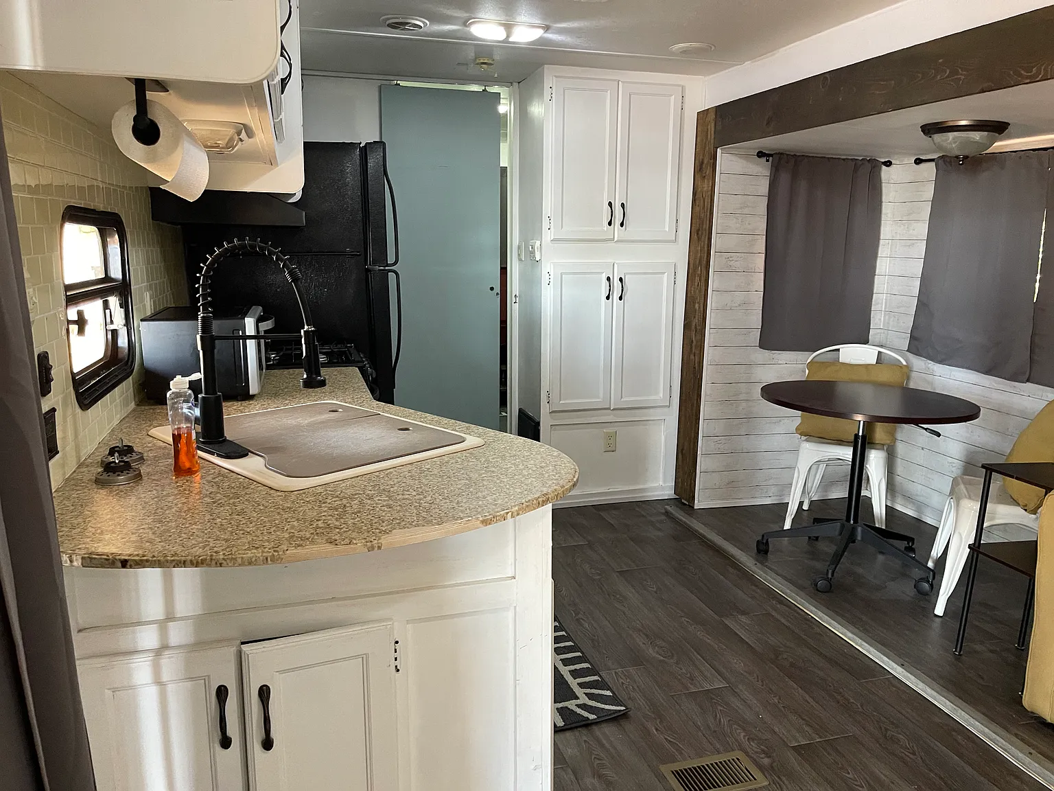 555 Lake Dr — Photo 3
