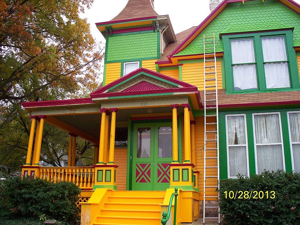 2nd image of 223 E Hazelwood Ave