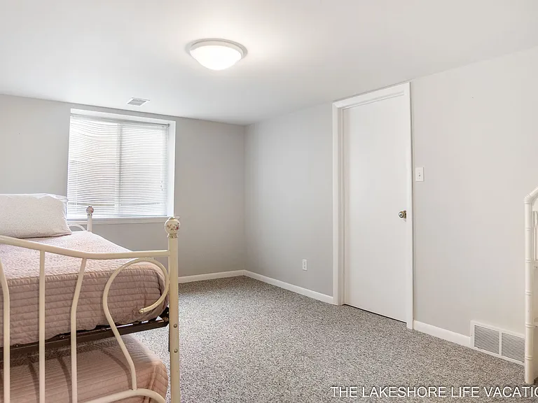 429 S Lakeshore Dr — Photo 10