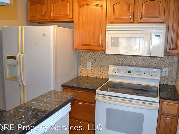 5th image of 355 Lakepointe Dr Unit 302