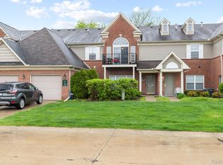 27333 Hidden Oaks Dr, Brownstown, MI 48183