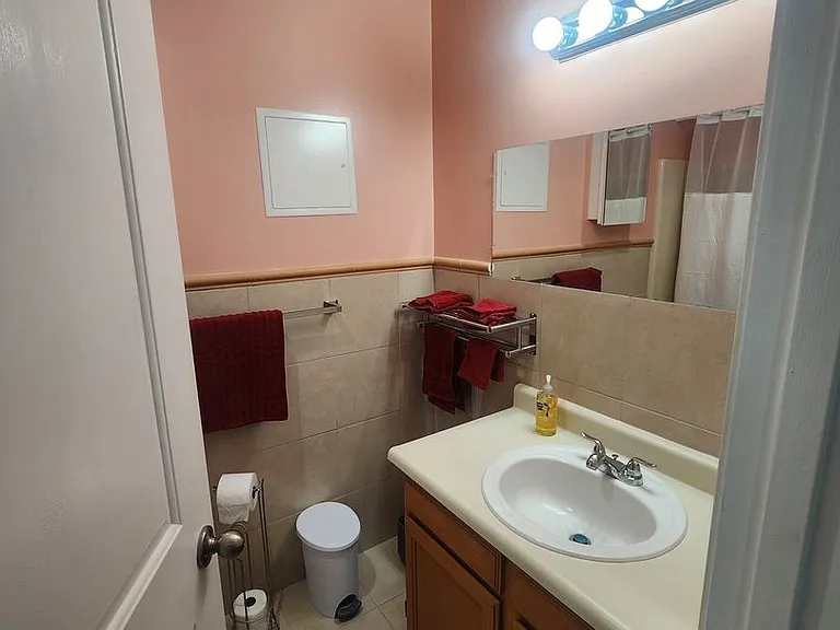 8801 Natalie Ave NE — Photo 9