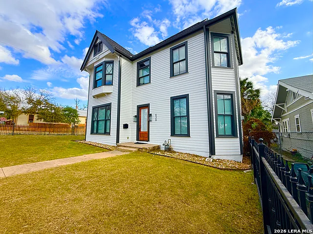 4 bed, 4.0 bath, 3092 sqft, $3,695 — Photo 3