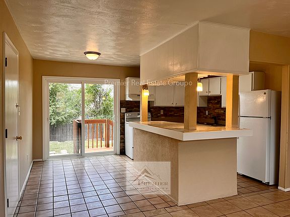5th image of 3685 Darkwood Pl
