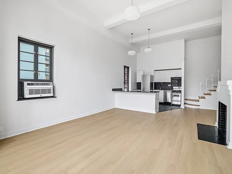 310 E 44th St #1611 — Photo 3