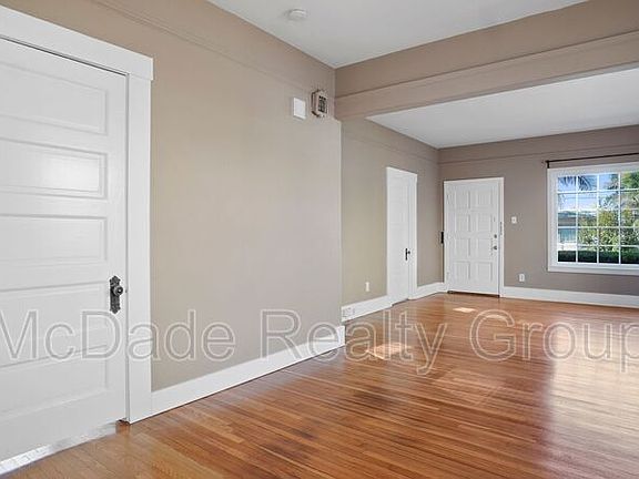 3rd image of 4047-49 Brant St Front 4049