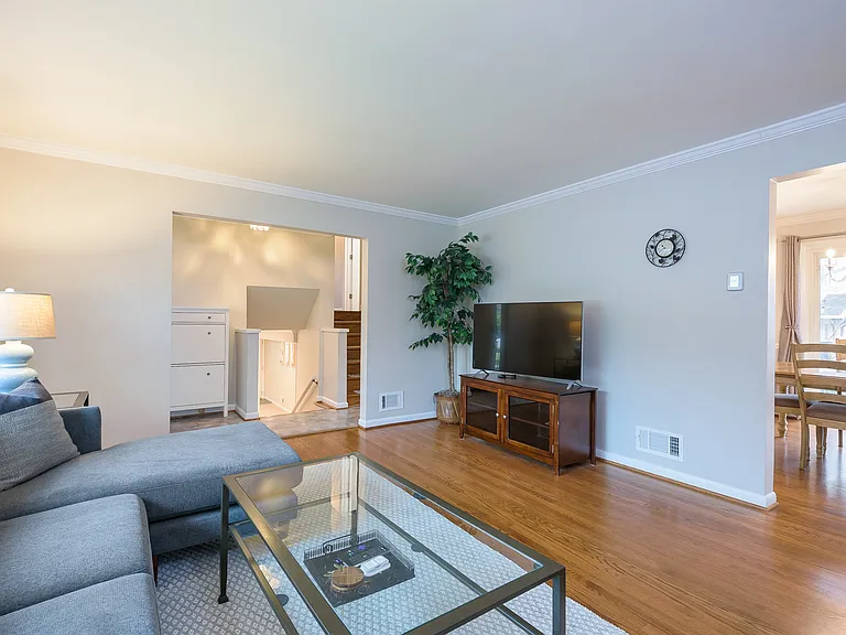 407 Russell Rd — Photo 8
