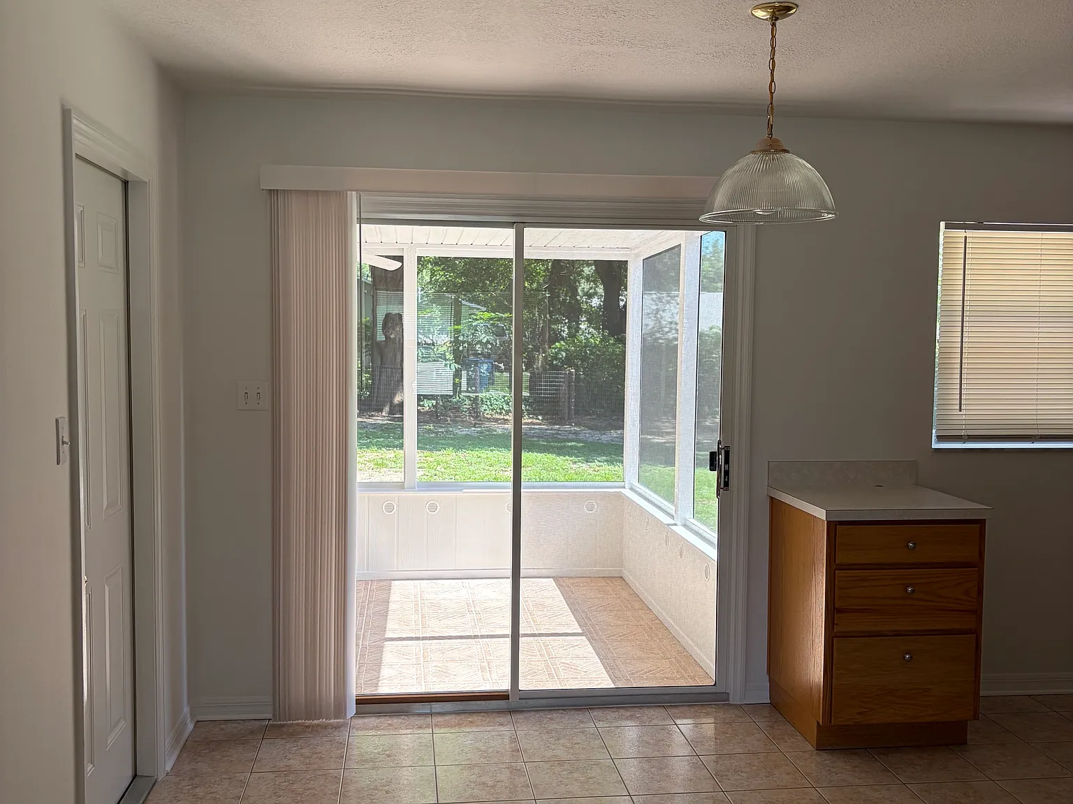 3 bed, 1053 sqft, $1,995 — Photo 4