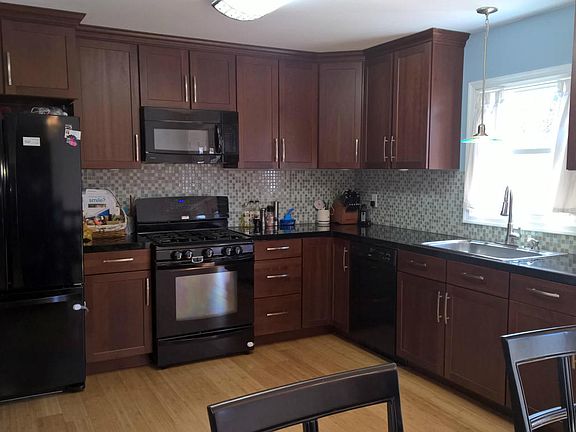 5th image of 2314 Pine Grove Ave
