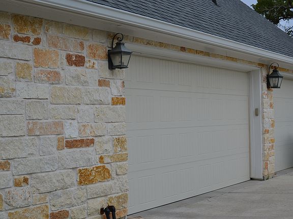 3-car garage on side