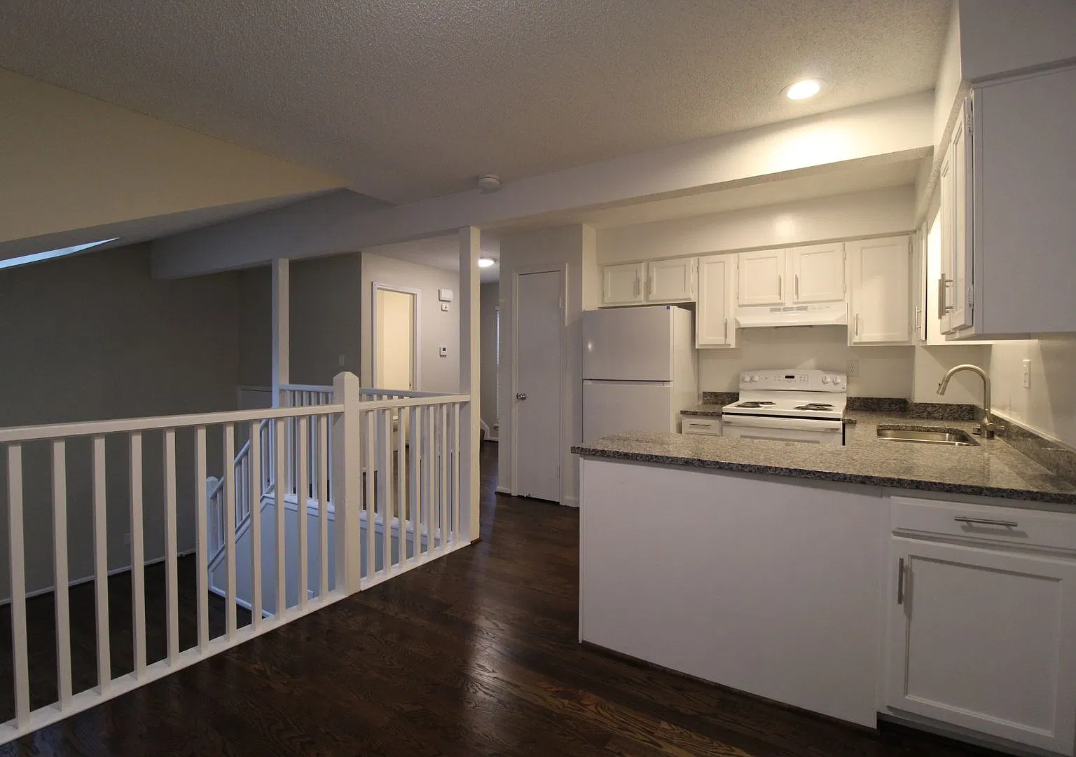 Updated 2 Bedroom 1.5 Bath Duplex In Olathe — Photo 2