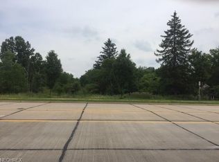 725 Som Center Rd, Mayfield Village, OH 44143