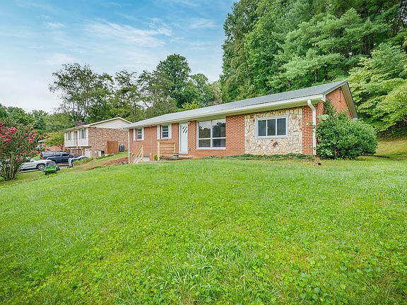 3rd image of 308 Brandonwood Dr