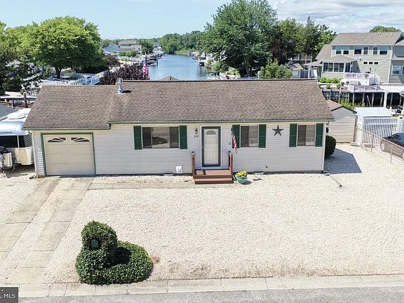 3rd image of 799 Jane Dr