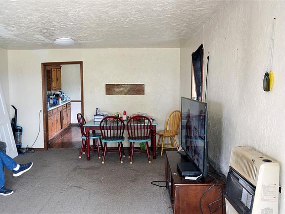 4th image of 221 N Walnut