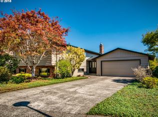 17360 Crownview Dr, Gladstone, OR