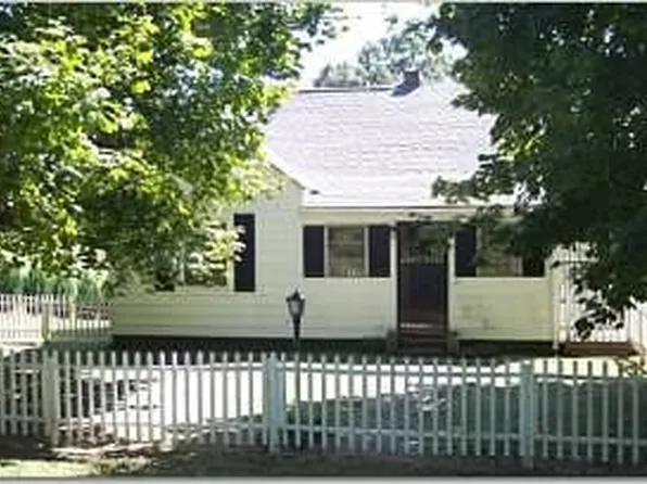 360 Old Coon Ridge Pkwy, Hillsville, VA 24343