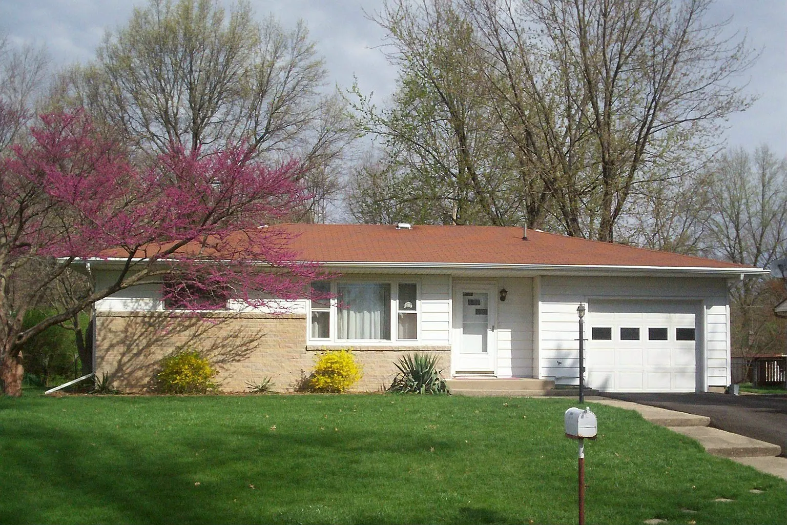 1207 Alton Dr photo 1