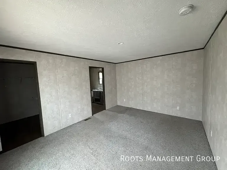 J5 Meadows Ct #J5 — Photo 17