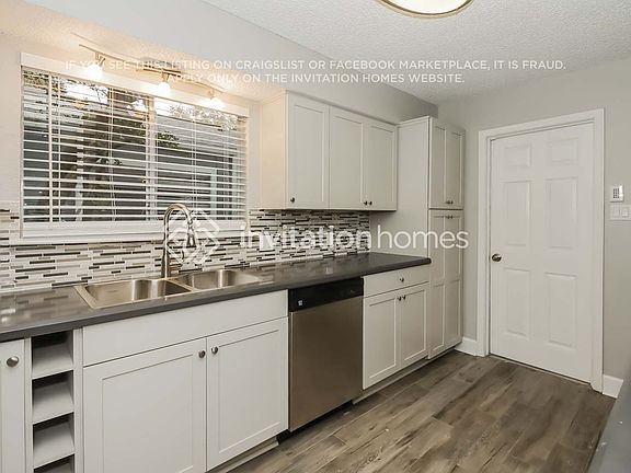 5th image of 2210 Colonial Ct N