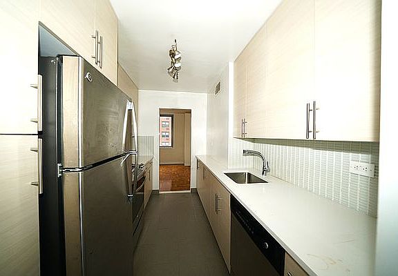 5th image of 160 E 84th St APT 11H