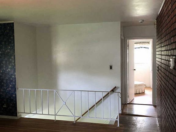 2nd image of 5507 N Graceland Dr