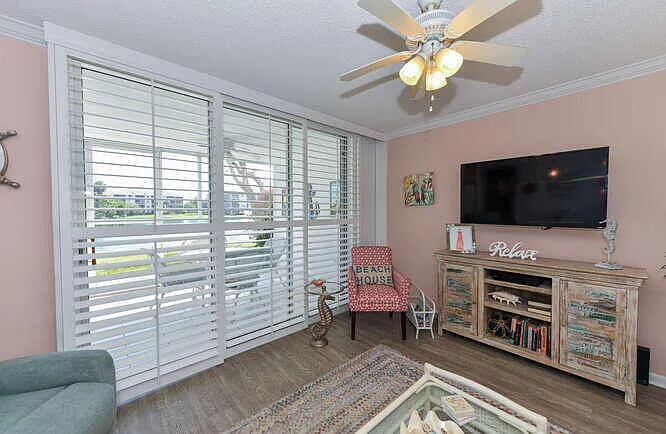 1 bed, 1.5 bath, 821 sqft, $6,000 — Photo 3