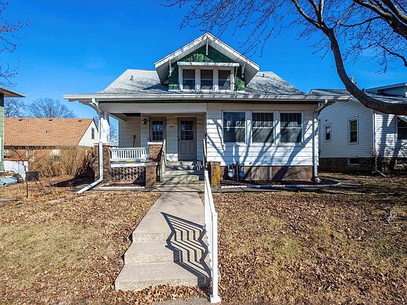 3rd image of 2329 Pershing Ave