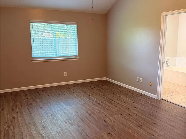 4817 Falcon Forest Dr — Photo 9