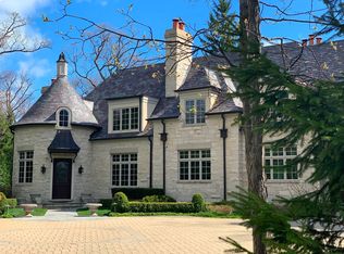 956 E Ringwood Rd N, Lake Forest, IL 60045