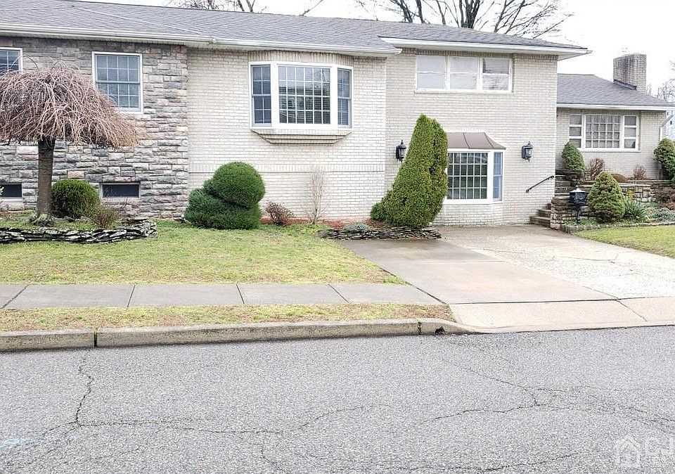2nd image of 10 Mobile Ave
