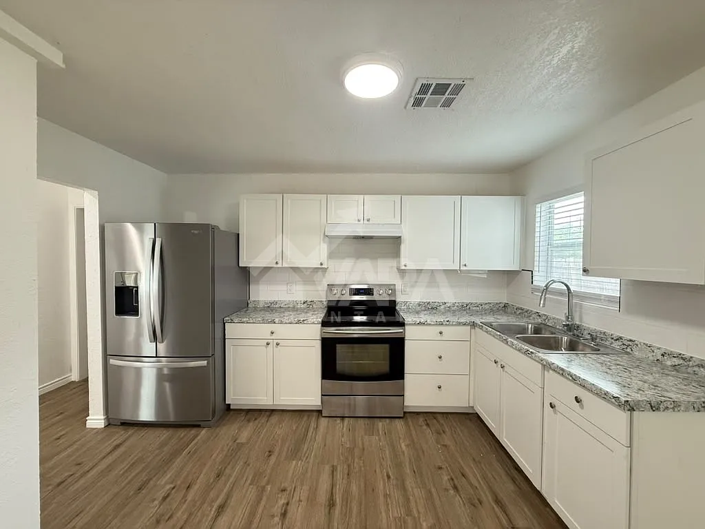 3 bed, 1451 sqft, $2,200 — Photo 4